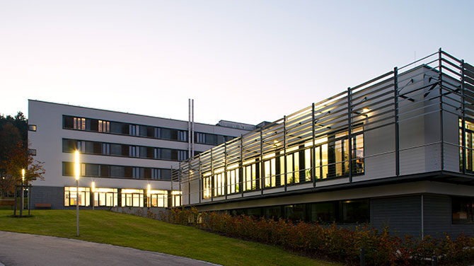 Die Bayerische Justizakademie in Pegnitz: Seitenansicht.