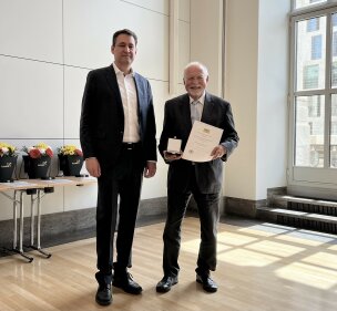 Justizminister Georg Eisenreich mit Rainer Gemählich aus Feucht
